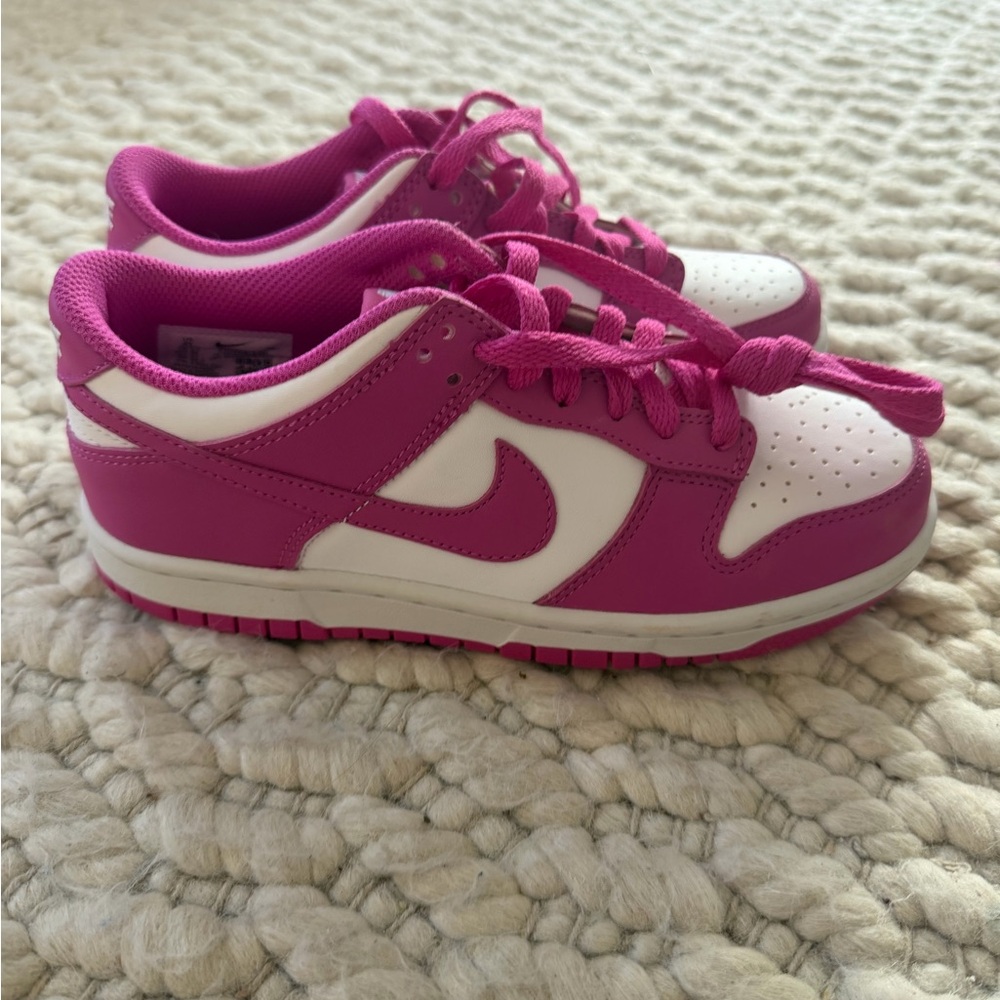 Nike dunk Low-Top Sneakers in Fuschia Hot Pink and White